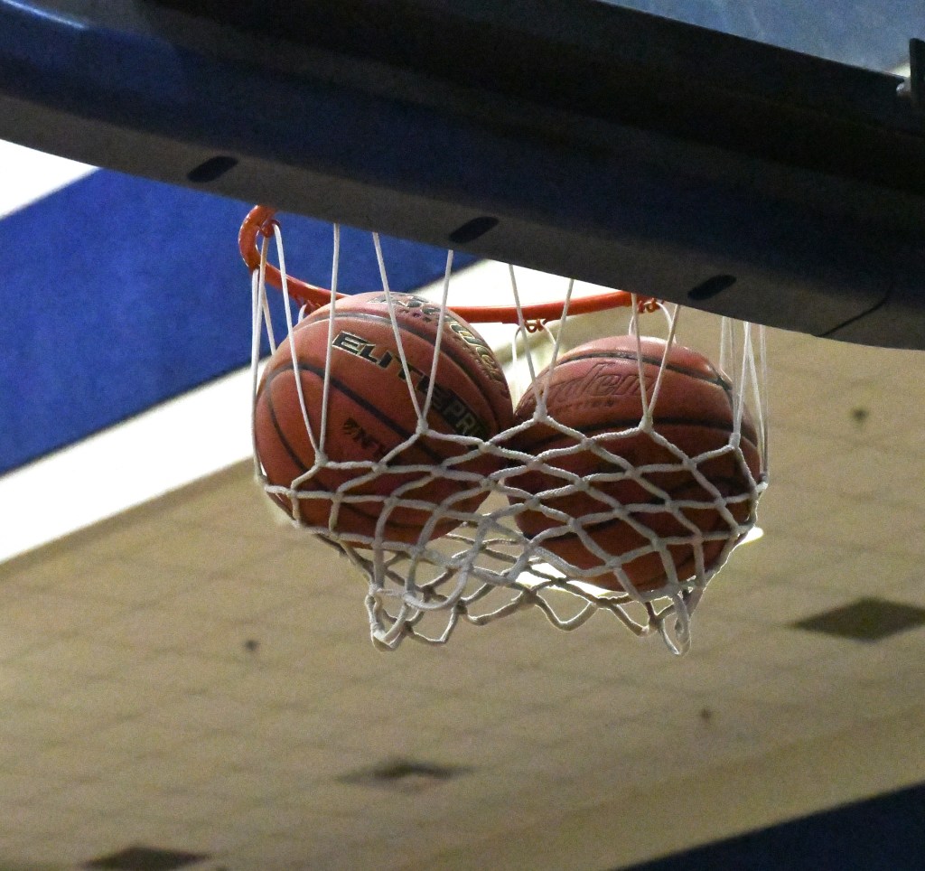 Indianettes win two in a row; Lady Bobcats top Kenedy