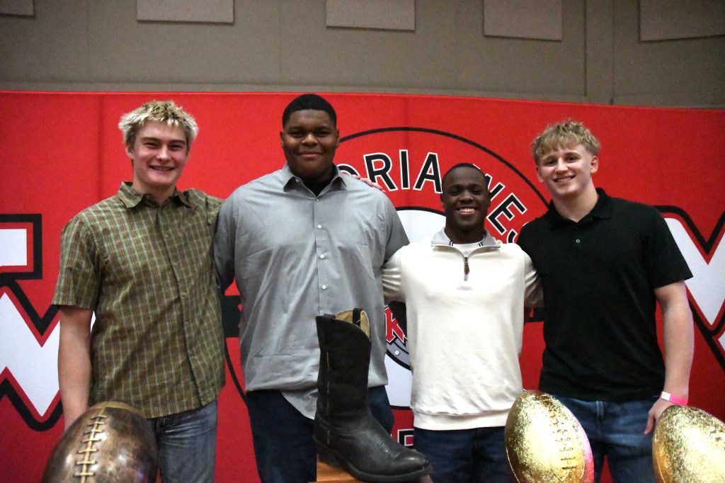 Victoria West honors players and contributors at banquet