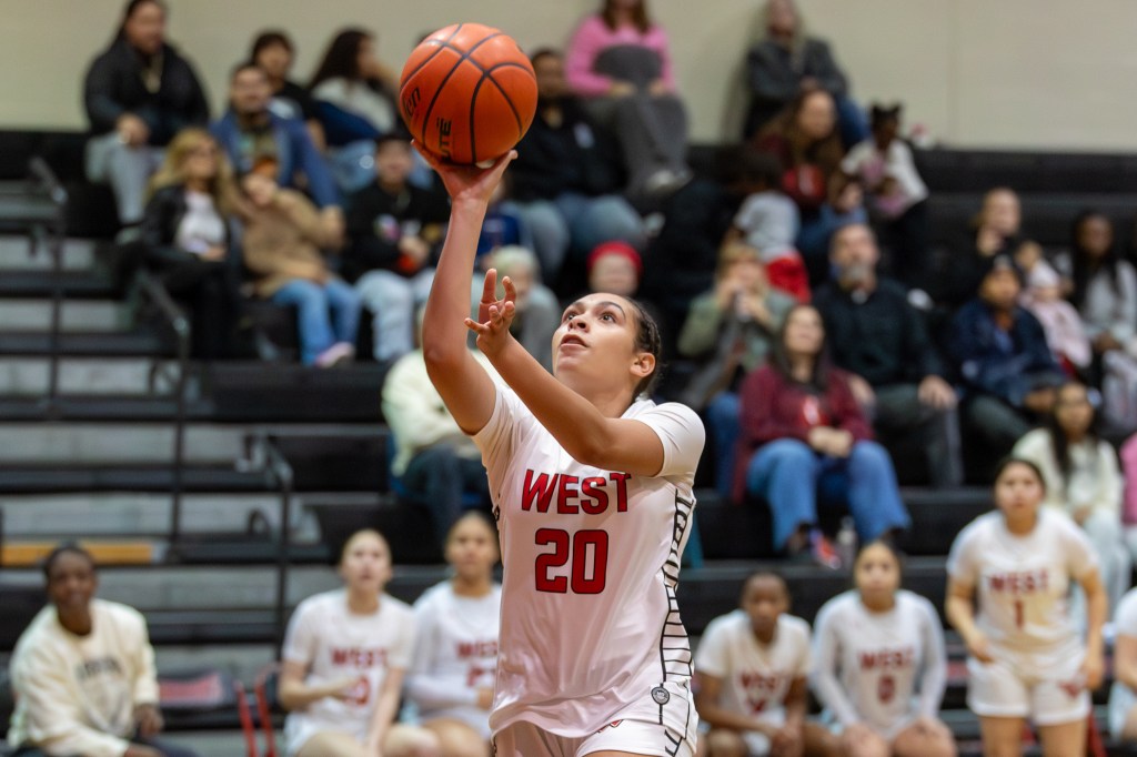 Victoria West overcomes late Tomas rally, wins at home 53-41