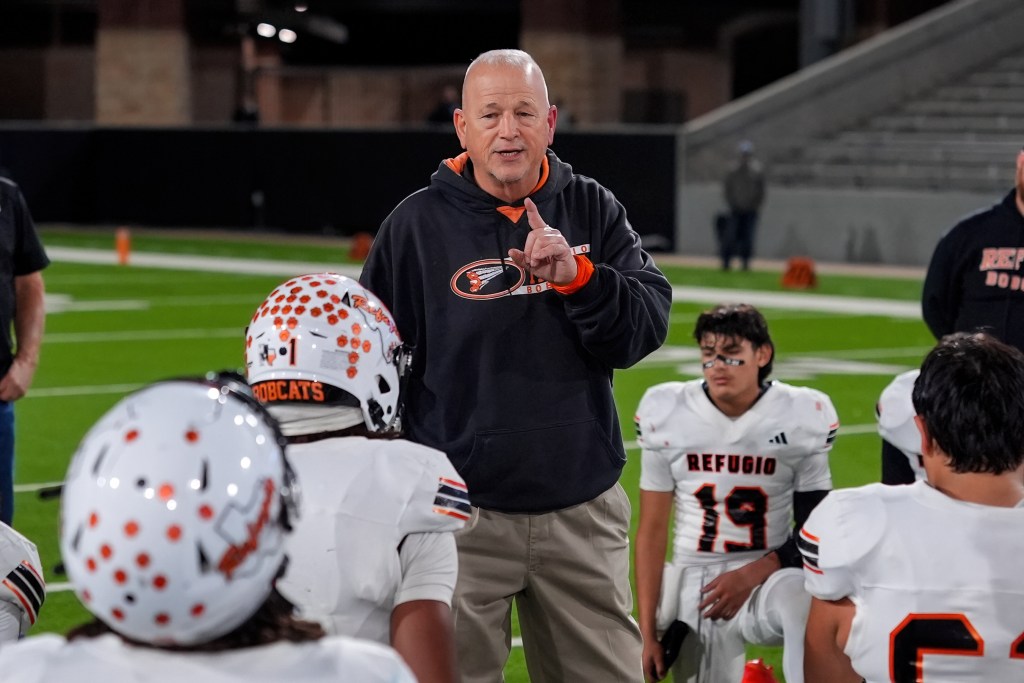 Refugio HC Cox announces retirement