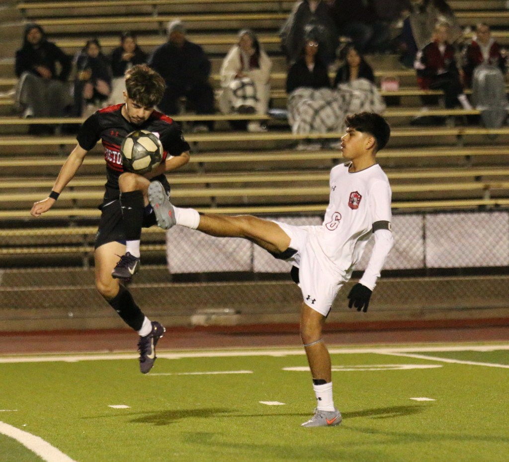 Victoria West defeats East 3–1 in crosstown soccer clash